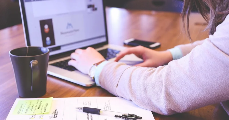 Les outils concrets qui changent la donne : scripts et indicateurs